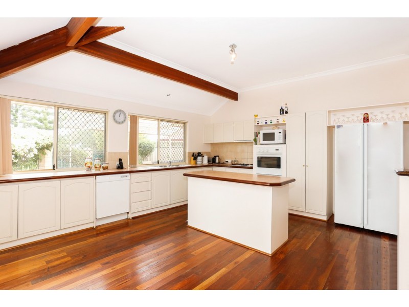 12 Hatch Place, Bibra Lake WA 6163