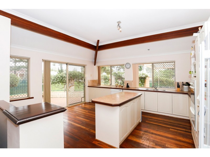 12 Hatch Place, Bibra Lake WA 6163