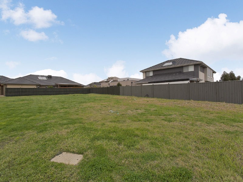 9 Portland Place, Waterways VIC 3195