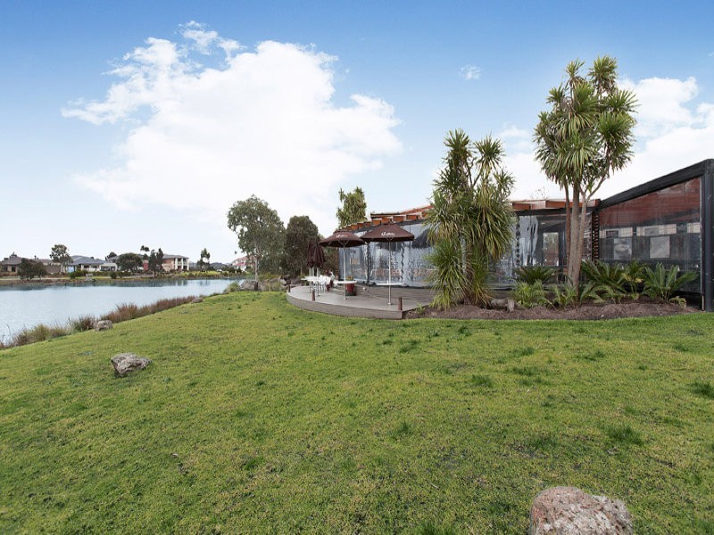 9 Portland Place, Waterways VIC 3195