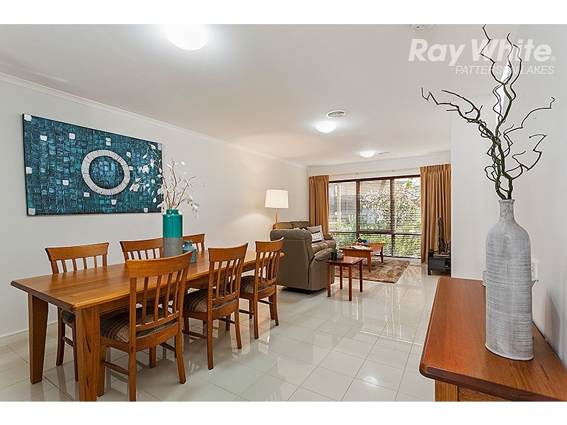 12 Dresden Drive, Waterways VIC 3195