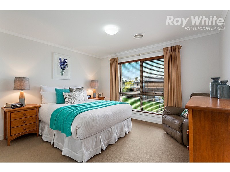 12 Dresden Drive, Waterways VIC 3195