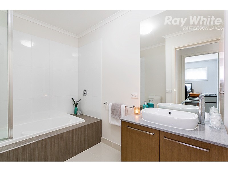 12 Dresden Drive, Waterways VIC 3195