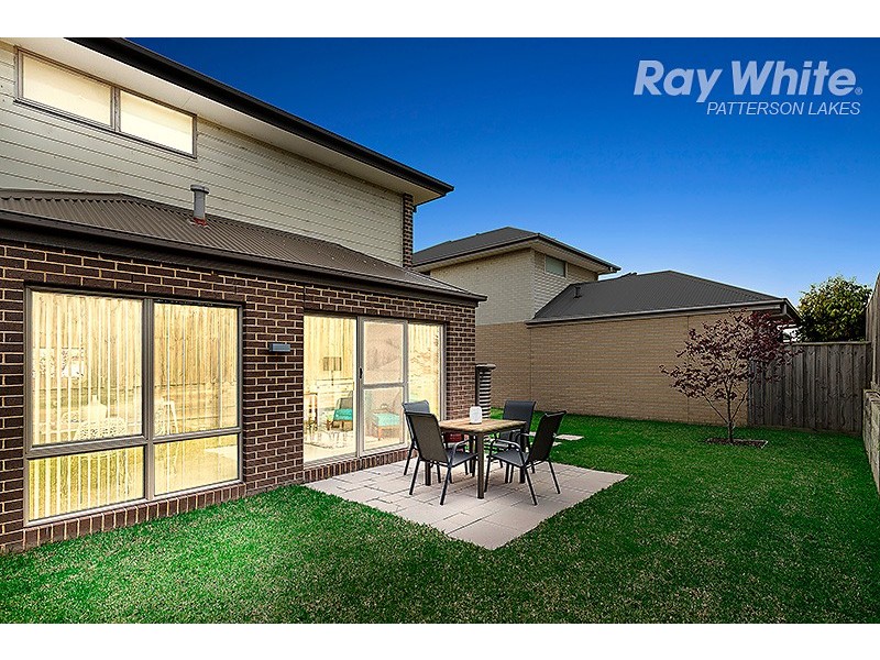 12 Dresden Drive, Waterways VIC 3195