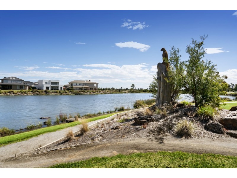 26 Deepwater Drive, Waterways VIC 3195