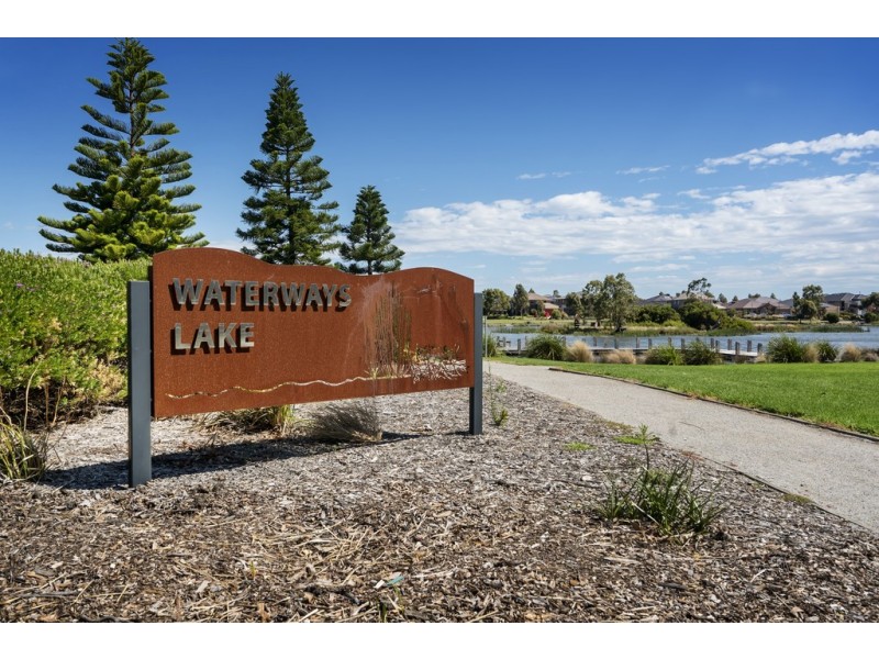 26 Deepwater Drive, Waterways VIC 3195