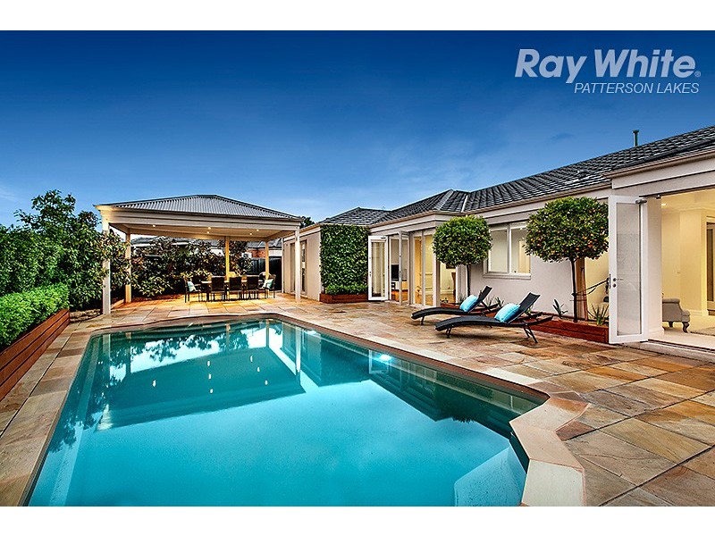 12 Bluegrass Close, Waterways VIC 3195