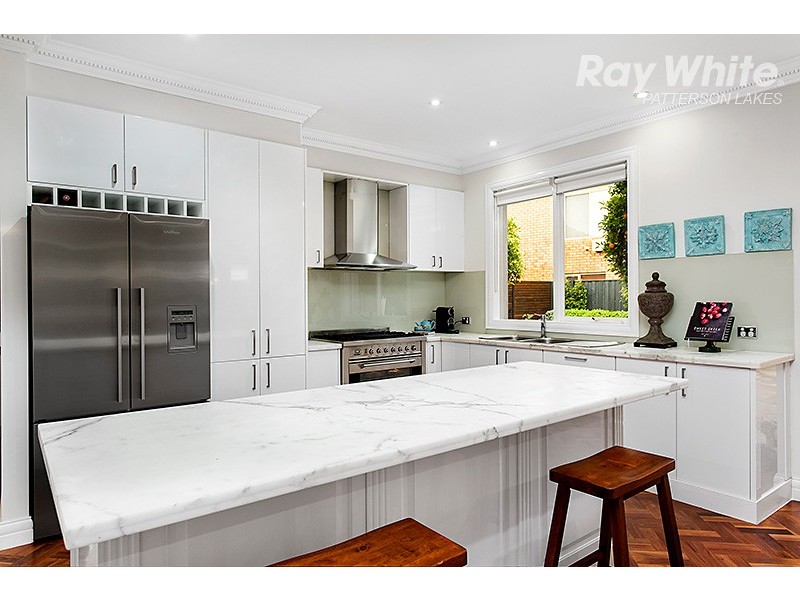 12 Bluegrass Close, Waterways VIC 3195