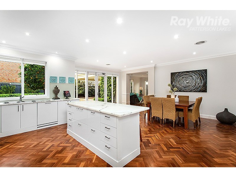 12 Bluegrass Close, Waterways VIC 3195