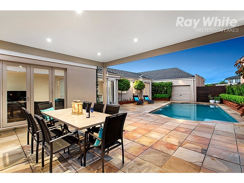 12 Bluegrass Close, Waterways VIC 3195