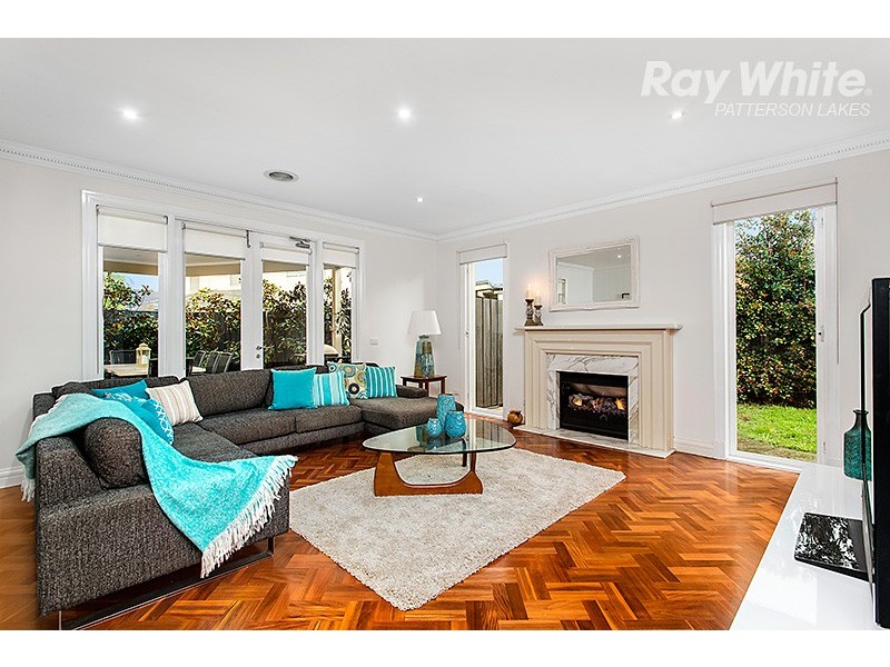 12 Bluegrass Close, Waterways VIC 3195