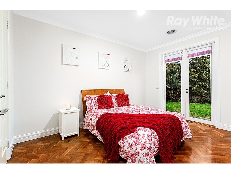 12 Bluegrass Close, Waterways VIC 3195