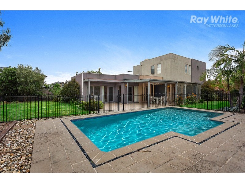 16 Bluegrass Close, Waterways VIC 3195