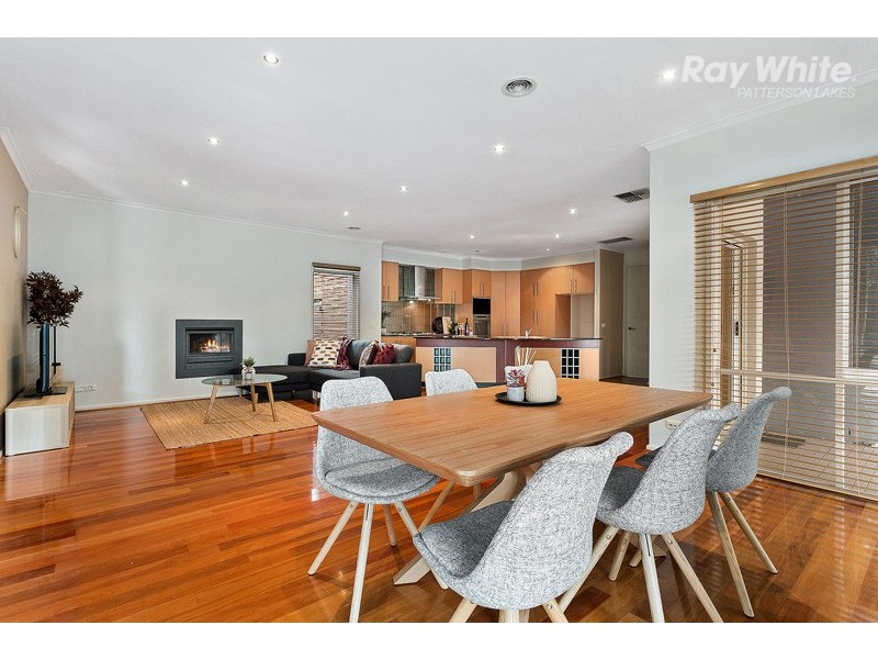 16 Bluegrass Close, Waterways VIC 3195