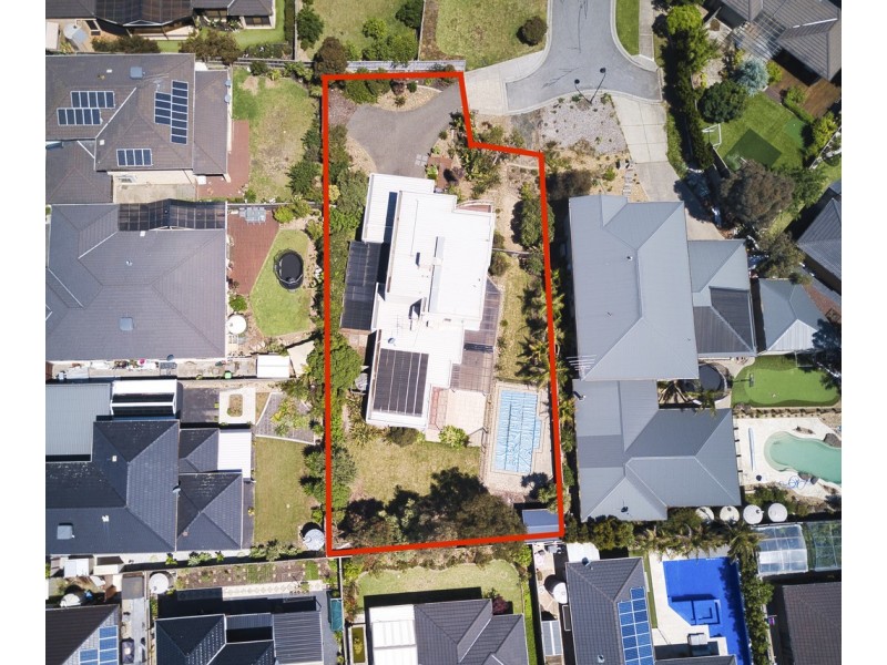 16 Bluegrass Close, Waterways VIC 3195