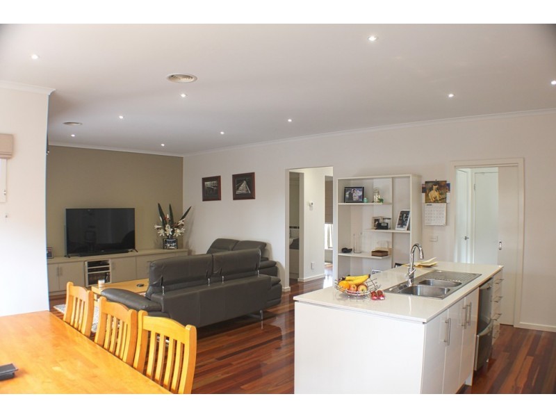 10 Hannalore Way, Patterson Lakes VIC 3197