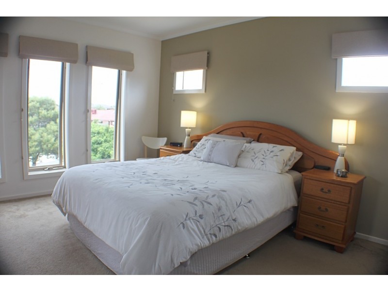 10 Hannalore Way, Patterson Lakes VIC 3197