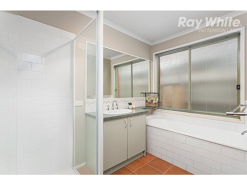5 Lady Barlow Court, Patterson Lakes VIC 3197