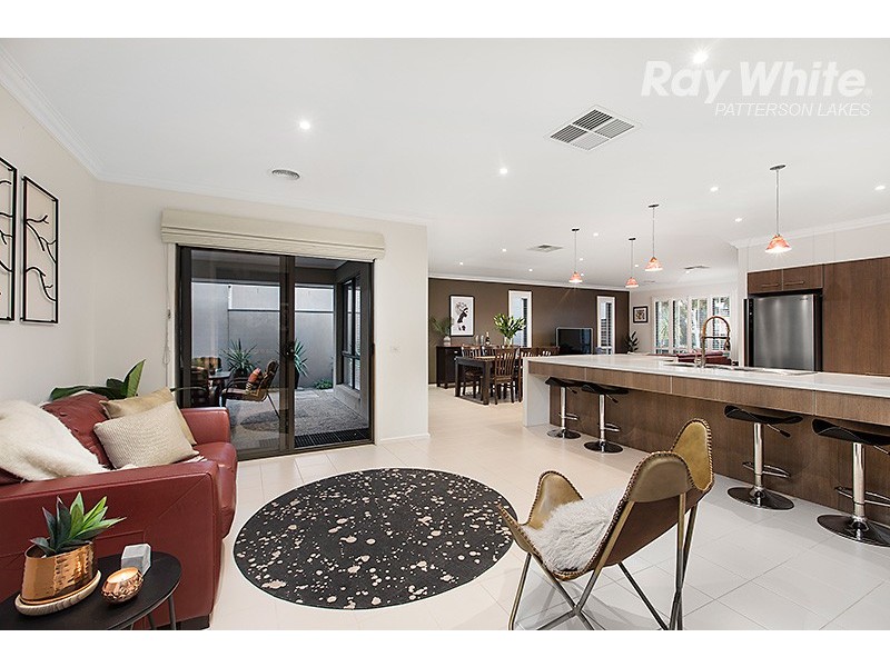 8 Artesian Place, Waterways VIC 3195