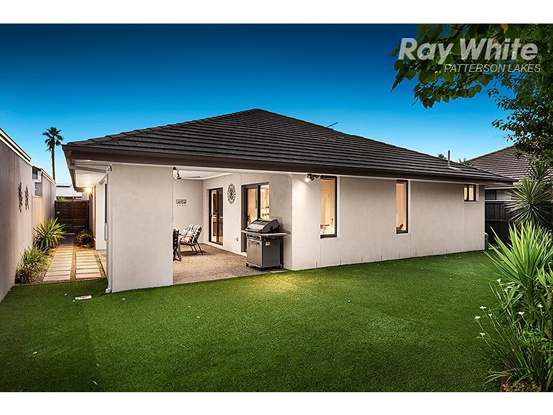 8 Artesian Place, Waterways VIC 3195