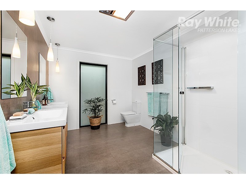 3 Palm Beach Drive, Patterson Lakes VIC 3197