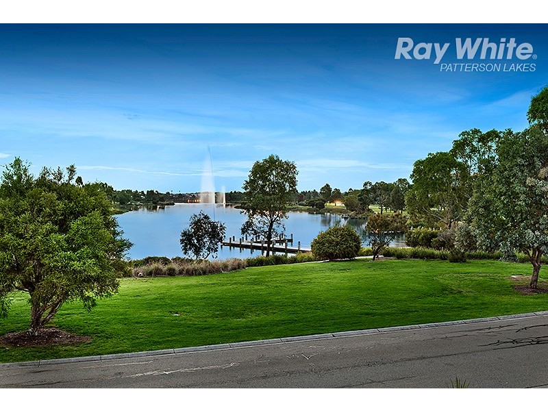3 Waterside Drive, Waterways VIC 3195