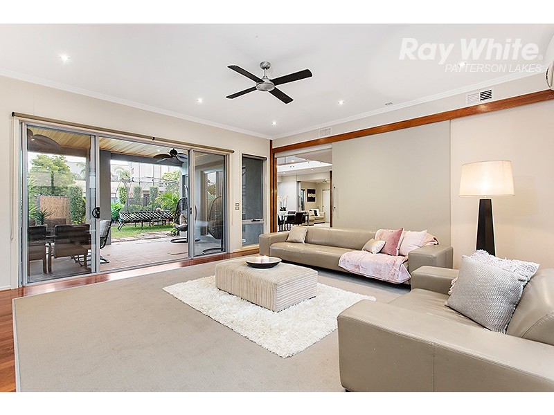3 Waterside Drive, Waterways VIC 3195