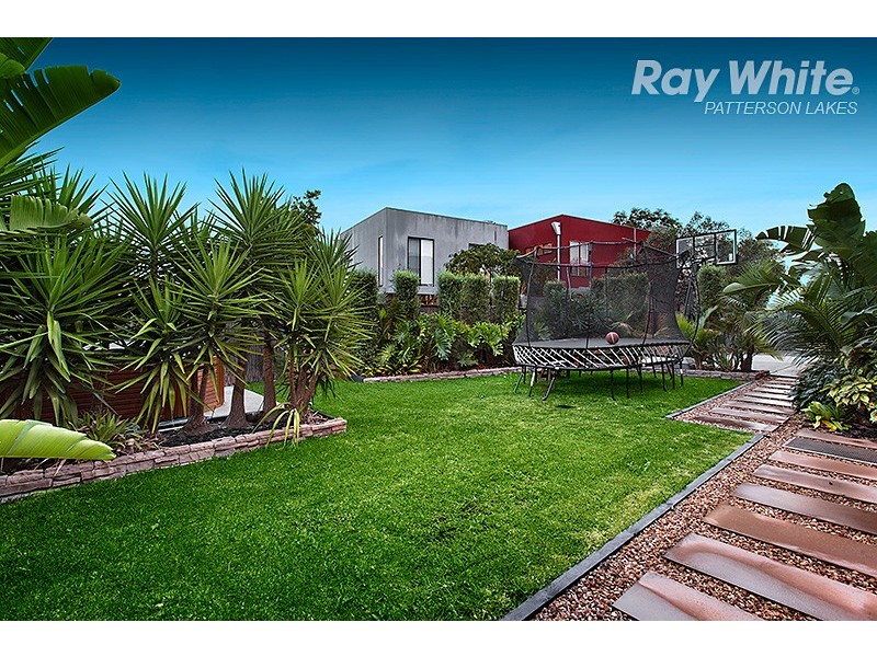 3 Waterside Drive, Waterways VIC 3195