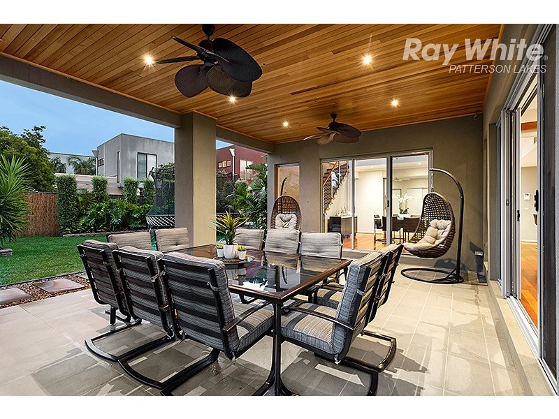 3 Waterside Drive, Waterways VIC 3195