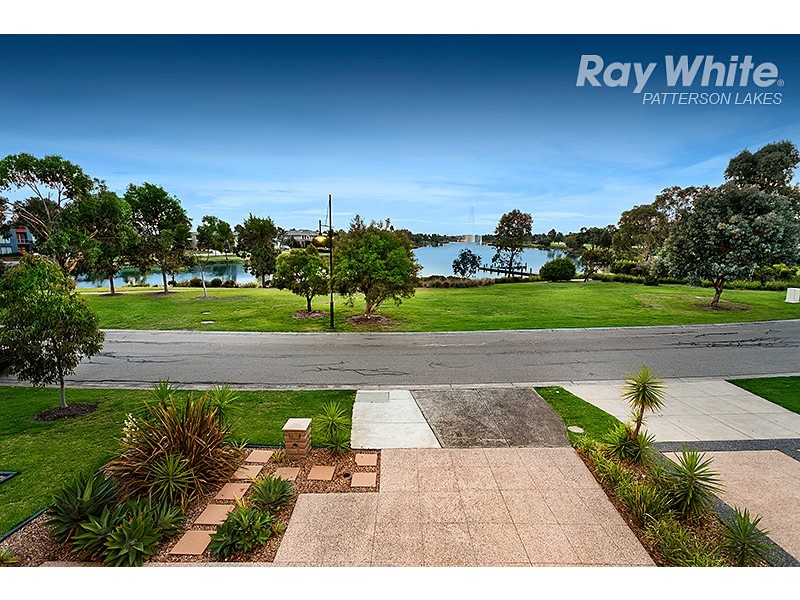 3 Waterside Drive, Waterways VIC 3195