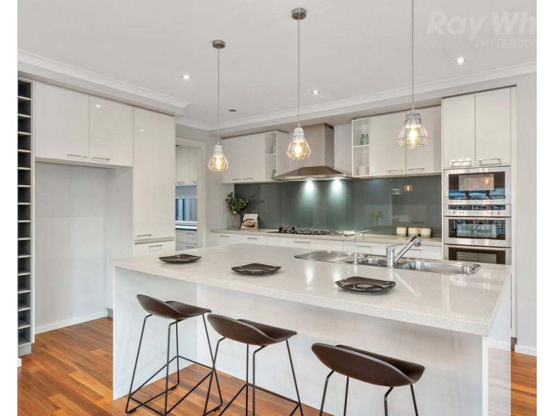 5 Portland Place, Waterways VIC 3195