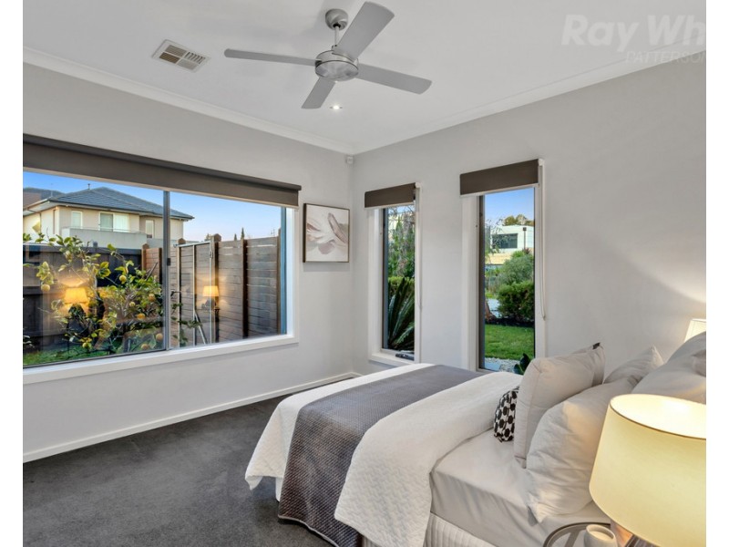 5 Portland Place, Waterways VIC 3195