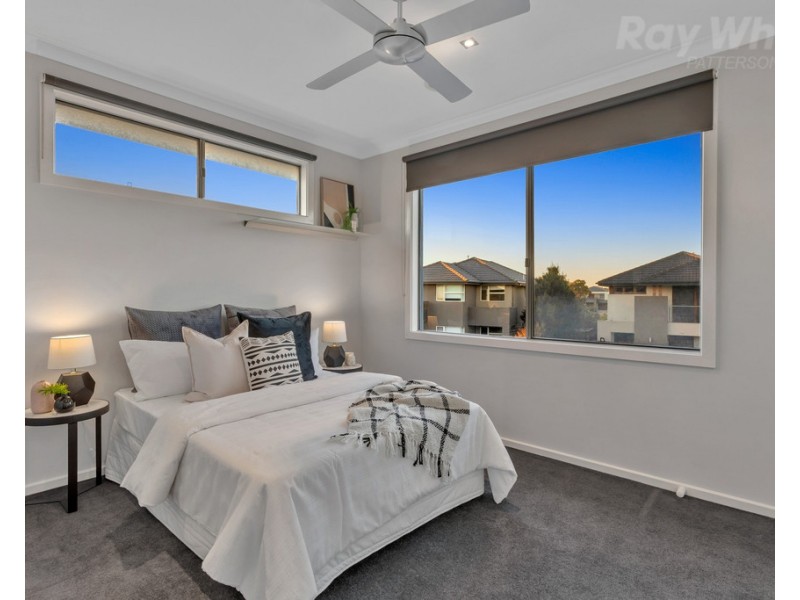 5 Portland Place, Waterways VIC 3195