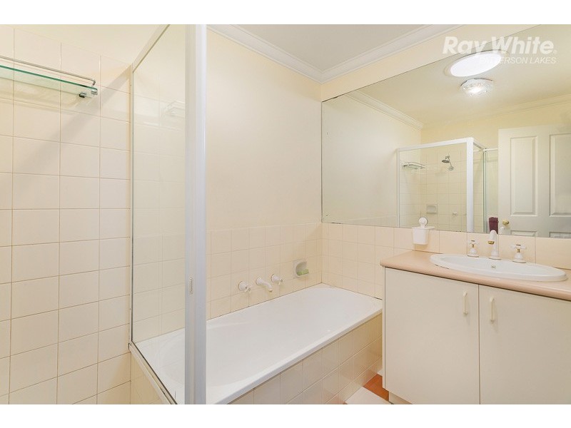 4 Holmwood Break, Dingley Village VIC 3172