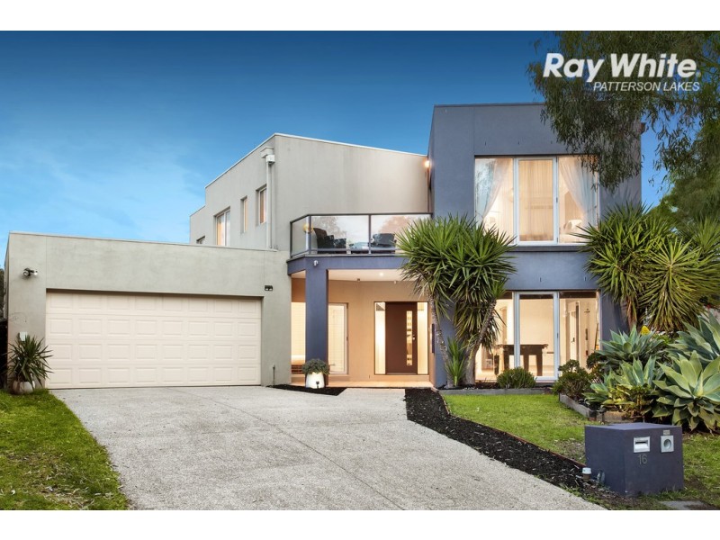 16 Lake King Circle, Waterways VIC 3195