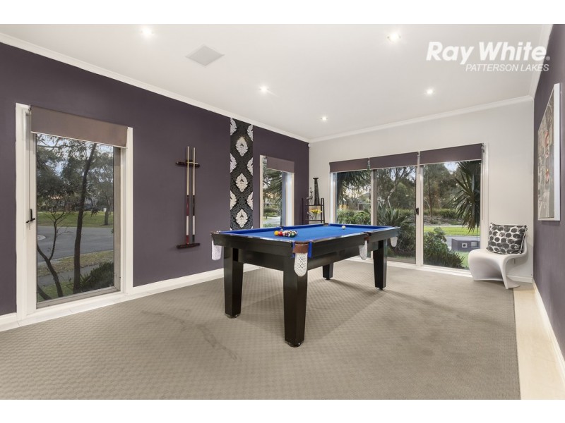 16 Lake King Circle, Waterways VIC 3195