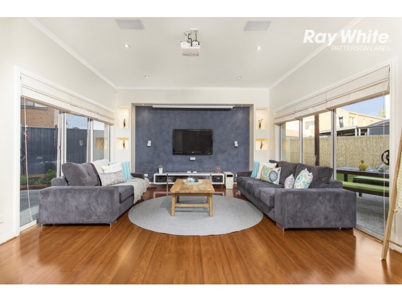 16 Lake King Circle, Waterways VIC 3195