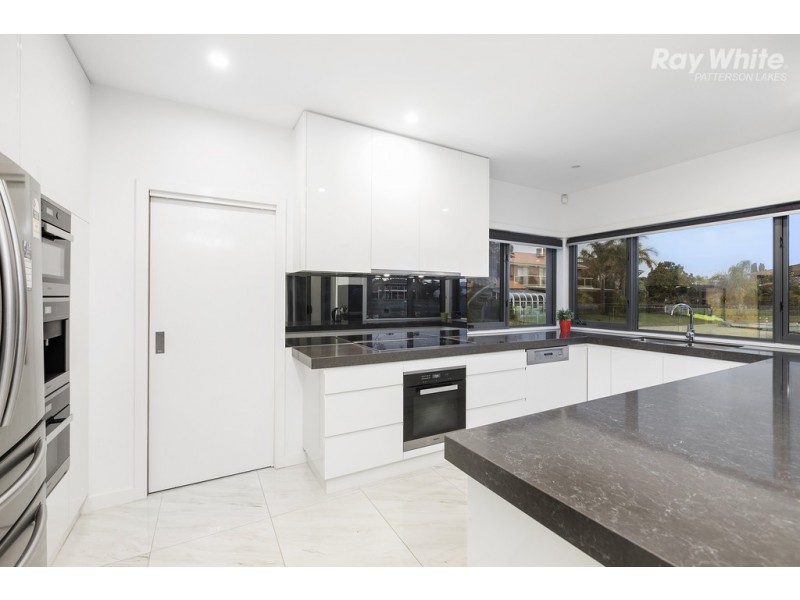 2 Salmon Bay, Patterson Lakes VIC 3197