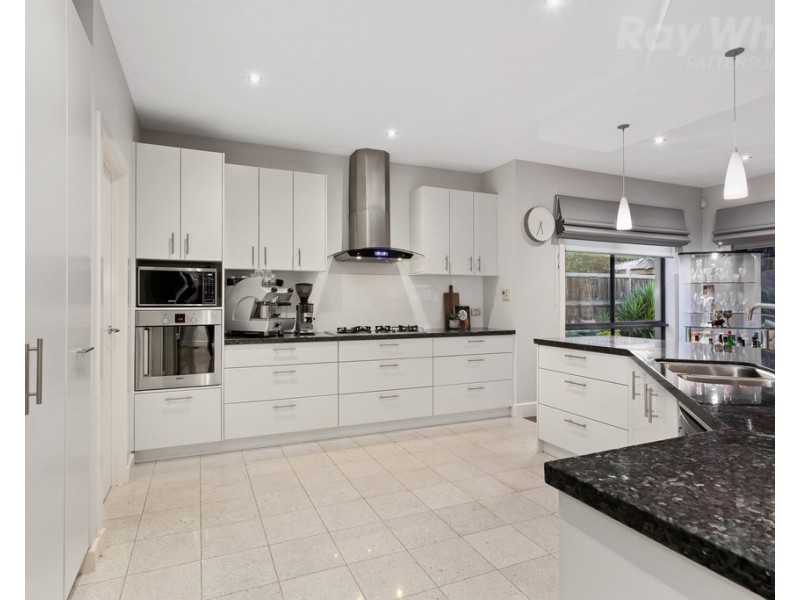 21 Broadwater Drive, Waterways VIC 3195