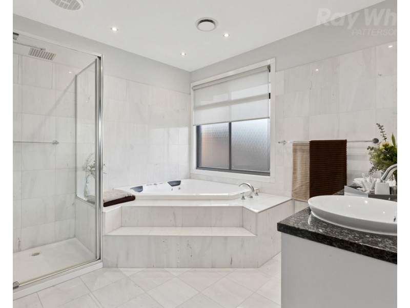 21 Broadwater Drive, Waterways VIC 3195