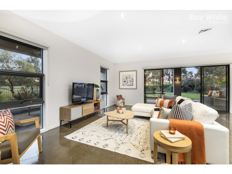 24 Cunningham Crescent, Sandhurst VIC 3977