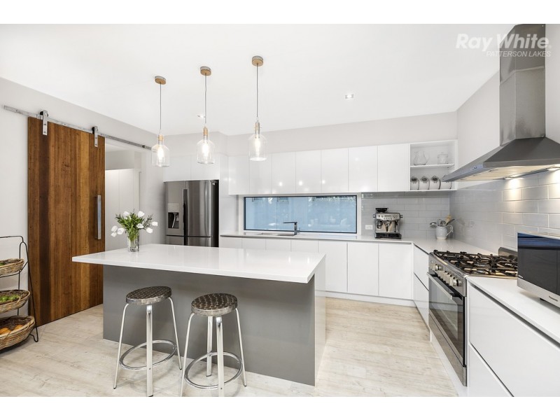 24 Cunningham Crescent, Sandhurst VIC 3977