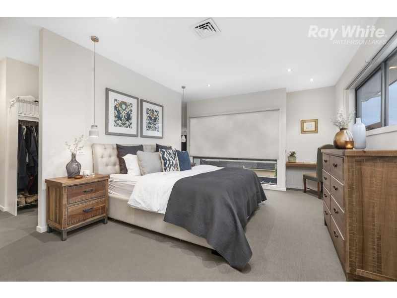 24 Cunningham Crescent, Sandhurst VIC 3977