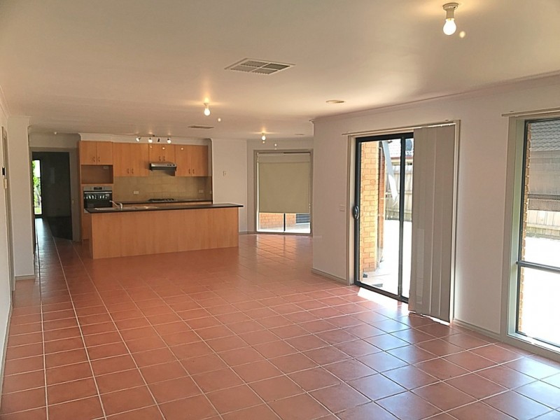 16 Arlene Drive, Skye VIC 3977