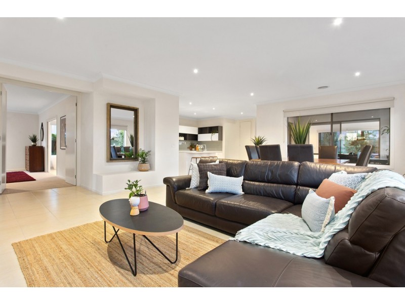 5 Waterlily Court, Waterways VIC 3195