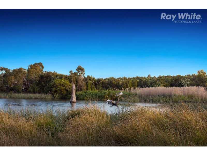 5 Waterlily Court, Waterways VIC 3195