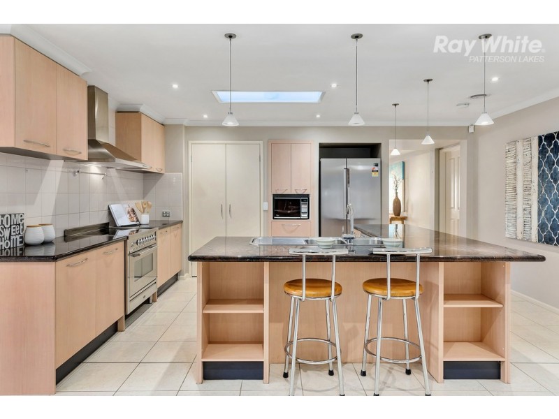 3 Serpentine Court, Waterways VIC 3195