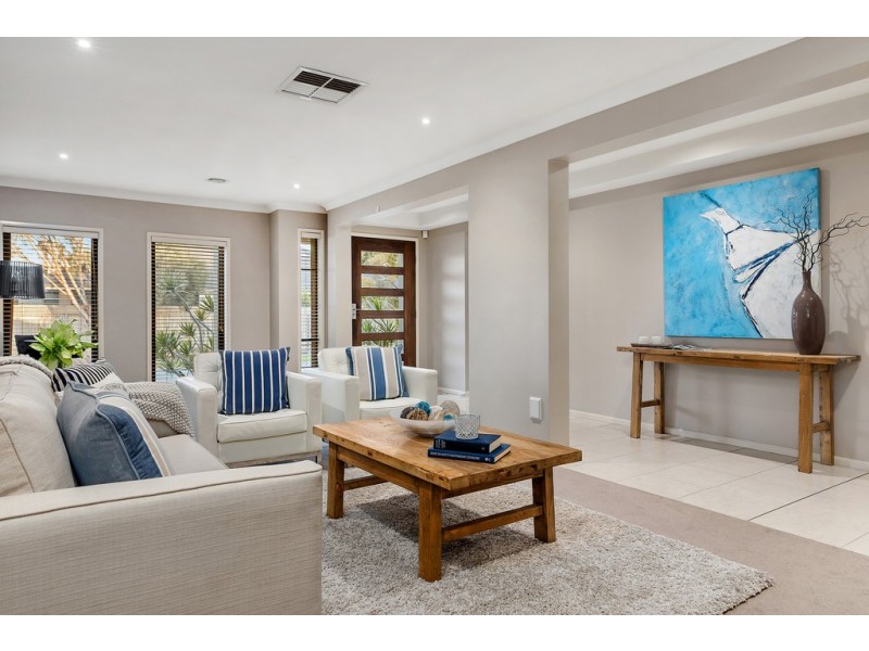 3 Serpentine Court, Waterways VIC 3195