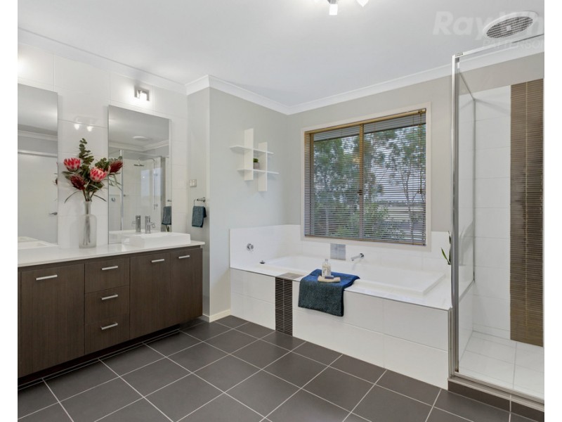 13 Barmah Place, Waterways VIC 3195