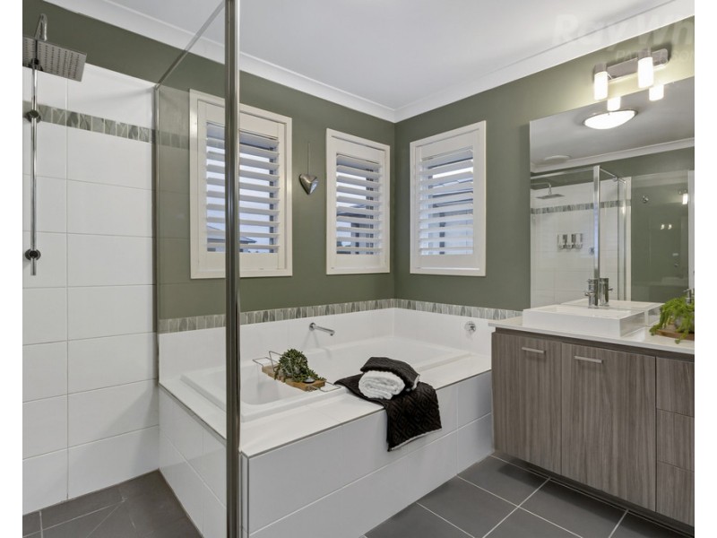 13 Barmah Place, Waterways VIC 3195